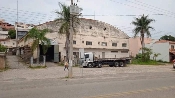 ANTES - SUP AVENIDA - CAMBUÍ - MG (1)